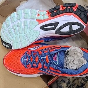 Womens Saucony 8.5 sneakers